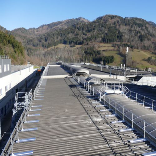 Sicherheit auf dem Metalldach Seitenschutzsystem Barrial Sicherheit auf dem Metalldach Seitenschutzsystem Barrial