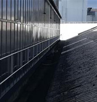 Sicherheitsgeländer aus Aluminium für technisch genutzte oder begrünte Flachdächer